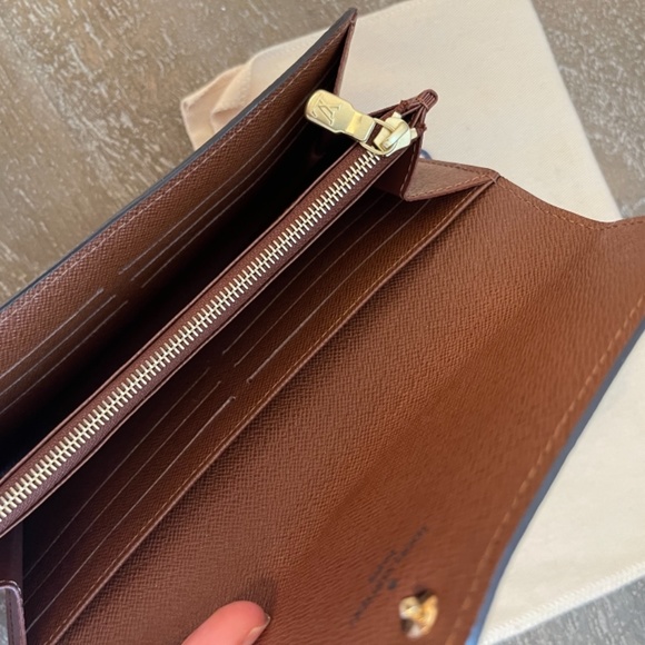 Louis Vuitton Sarah Wallet in Monogram - Picture 4 of 4
